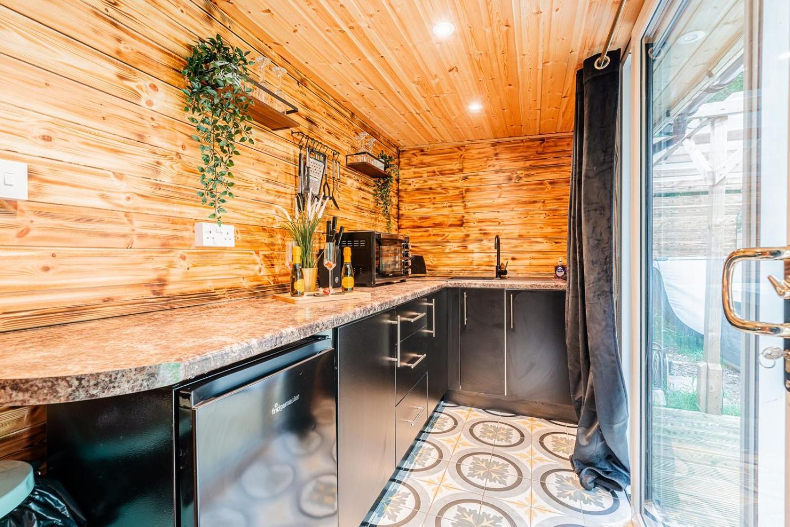 Cozy Cottage With Hot Tub! كادنام المظهر الخارجي الصورة