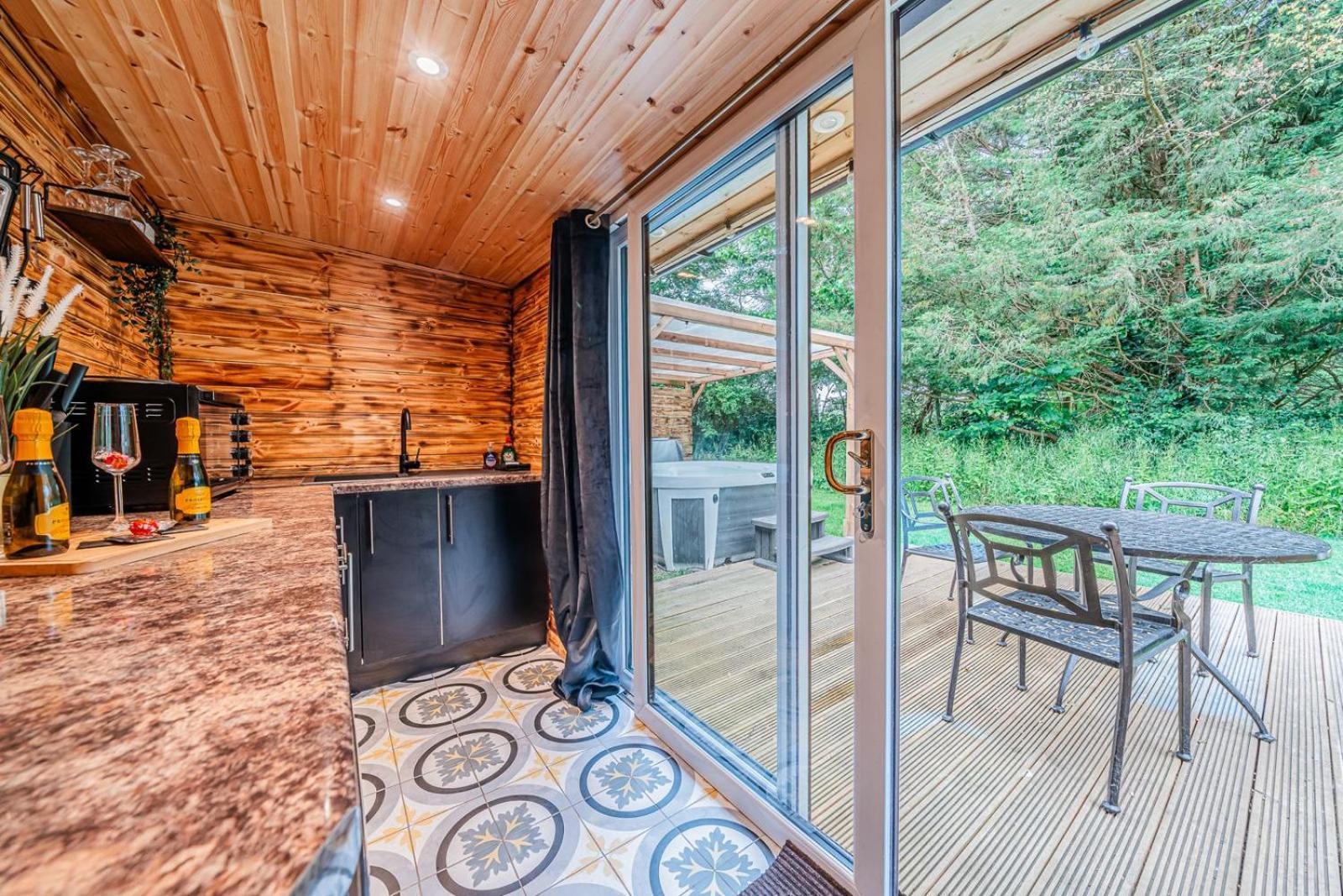 Cozy Cottage With Hot Tub! كادنام المظهر الخارجي الصورة